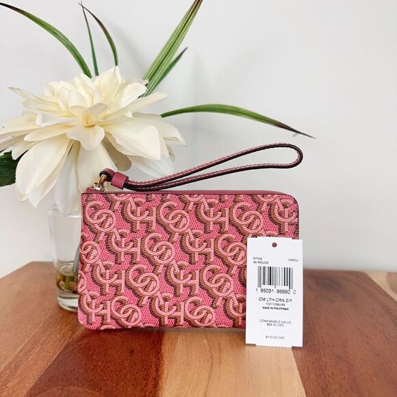 NWT Coach Corner Zip Wristlet‎